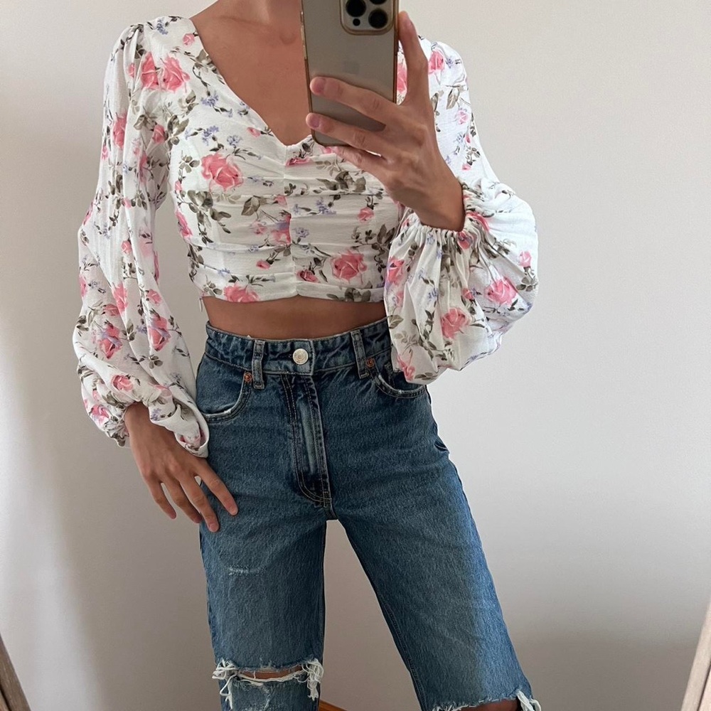 Very pretty floral crop top - sized XS
